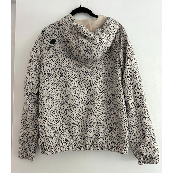 Volcom Womenโs XS Enemy Stone Animal Print Light Hooded Jacket - Picture 3 of 10